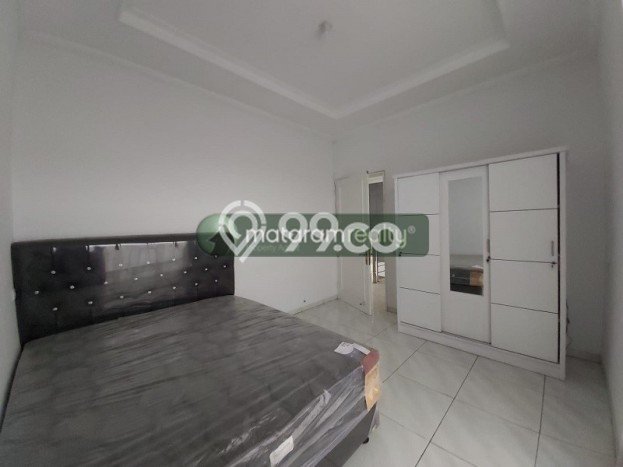 HUNIAN PILIHAN! Rumah di Setra Sari, 3 KT, Lingkungan Asri, LT 340m² Bangunan 240m² HUNIAN PILIHAN! Rumah di Setra Sari, 3 KT, Lingkungan Asri, LT 340m² Bangunan 240m²
