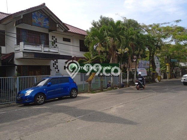 Rumah Lokasi Strategis area , Bandung, LT 519m2m² Bangunan 320m2m² Rumah Lokasi Strategis area , Bandung, LT 519m2m² Bangunan 320m2m²