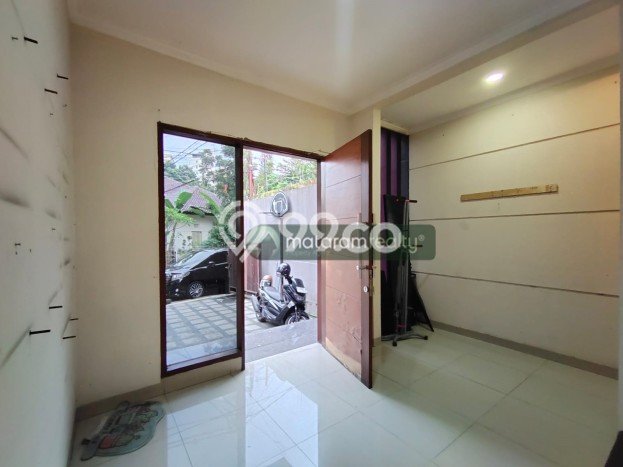 Disewakan! Rumah 4 Kamar Tidur &
4 Kamar Mandi di Riau, Bandung Disewakan! Rumah 4 Kamar Tidur &
4 Kamar Mandi di Riau, Bandung