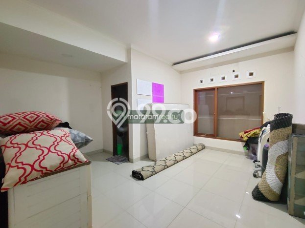 Disewakan! Rumah 4 Kamar Tidur &
4 Kamar Mandi di Riau, Bandung Disewakan! Rumah 4 Kamar Tidur &
4 Kamar Mandi di Riau, Bandung