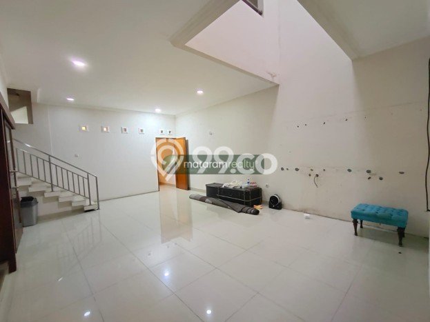 Disewakan! Rumah 4 Kamar Tidur &
4 Kamar Mandi di Riau, Bandung Disewakan! Rumah 4 Kamar Tidur &
4 Kamar Mandi di Riau, Bandung