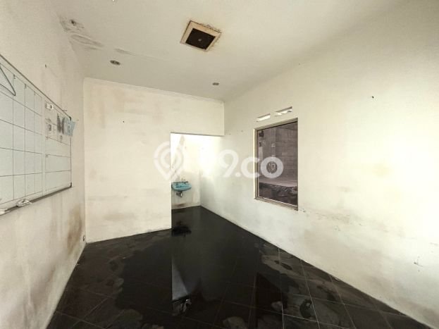 LOKASI TERBAIK! Gudang di , Luas 450m2m², Akses Utama LOKASI TERBAIK! Gudang di , Luas 450m2m², Akses Utama