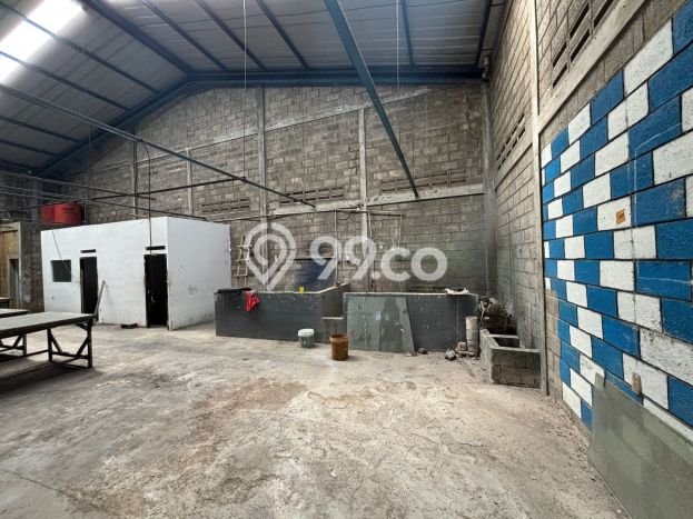 LOKASI TERBAIK! Gudang di , Luas 450m2m², Akses Utama LOKASI TERBAIK! Gudang di , Luas 450m2m², Akses Utama