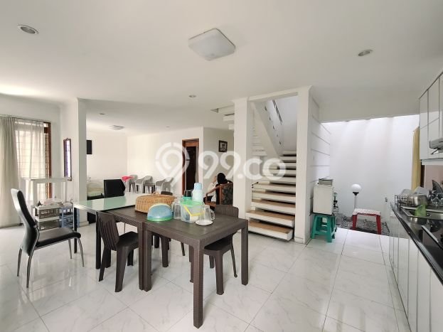 SPECIAL LISTING! Rumah di Dago, 5 KT, Akses Pusat Kota, Luas 500m2m² LB 350m2m² SPECIAL LISTING! Rumah di Dago, 5 KT, Akses Pusat Kota, Luas 500m2m² LB 350m2m²