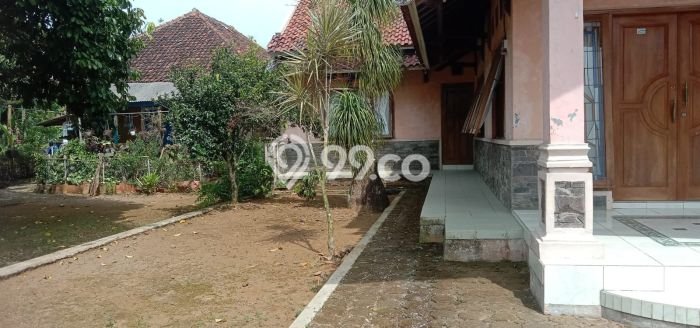Dijual Rumah 6 Kamar Lokasi Ideal Bagus dan Strategis di Buahdua Dijual Rumah 6 Kamar Lokasi Ideal Bagus dan Strategis di Buahdua