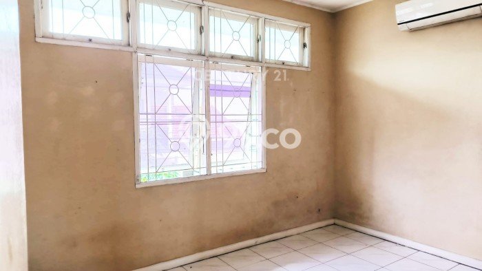 Rumah Mewah LB 200m2 Siap Huni Desain Elegan di Bintaro, Tangerang Selatan Rumah Mewah LB 200m2 Siap Huni Desain Elegan di Bintaro, Tangerang Selatan
