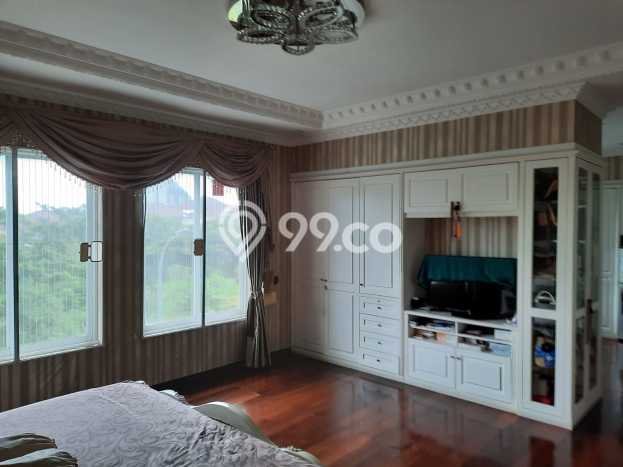 Rumah Mewah dengan 5 Kamar Tidur di Lingkungan Asri Taman Grisenda, Jakarta Utara Rumah Mewah dengan 5 Kamar Tidur di Lingkungan Asri Taman Grisenda, Jakarta Utara
