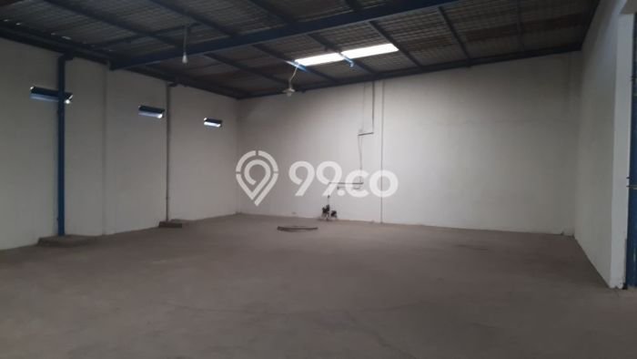 LOKASI BISNIS! Gudang Disewakan Kawasan , Luas 600m2m², Akses Utama LOKASI BISNIS! Gudang Disewakan Kawasan , Luas 600m2m², Akses Utama