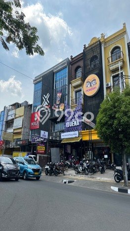 Ruko Dijual di Prime Area Jakarta Barat Luas 375m2 Ruko Dijual di Prime Area Jakarta Barat Luas 375m2