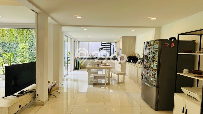 BEST DEAL! Rumah Siap Huni area Intercon, LT 300m² Bangunan 200m² BEST DEAL! Rumah Siap Huni area Intercon, LT 300m² Bangunan 200m²