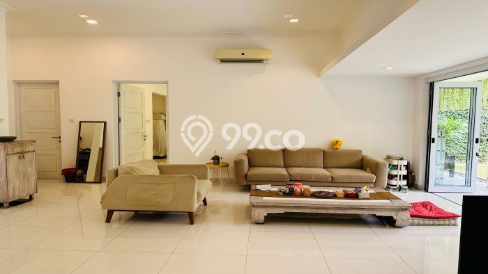 BEST DEAL! Rumah Siap Huni area Intercon, LT 300m² Bangunan 200m² BEST DEAL! Rumah Siap Huni area Intercon, LT 300m² Bangunan 200m²