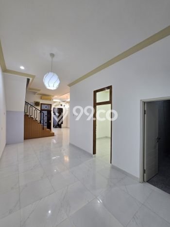 Rumah Luxury Modern Tanpa Renovasi di Pondok Kelapa Jakarta Timur Rumah Luxury Modern Tanpa Renovasi di Pondok Kelapa Jakarta Timur