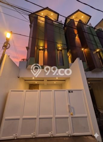 Jual Rumah Strategis Bagus Punya 4 KT di Matraman Jakarta Timur SHM Jual Rumah Strategis Bagus Punya 4 KT di Matraman Jakarta Timur SHM