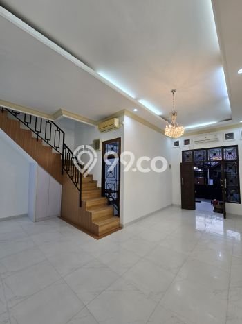 Rumah Luxury Modern Tanpa Renovasi di Pondok Kelapa Jakarta Timur Rumah Luxury Modern Tanpa Renovasi di Pondok Kelapa Jakarta Timur