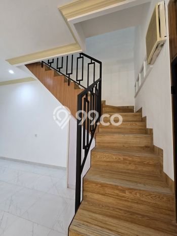 Rumah Luxury Modern Tanpa Renovasi di Pondok Kelapa Jakarta Timur Rumah Luxury Modern Tanpa Renovasi di Pondok Kelapa Jakarta Timur