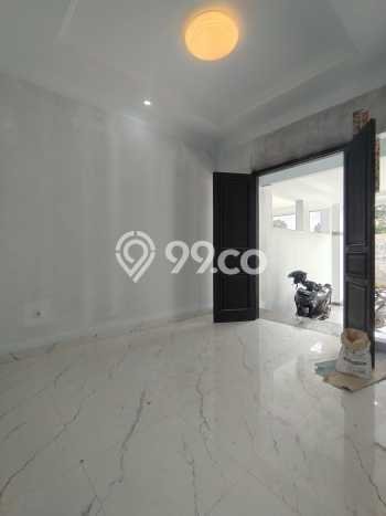 For Sale Hunian Rumah Terawat 3 Kamar di Pondok Kelapa, Jakarta Timur For Sale Hunian Rumah Terawat 3 Kamar di Pondok Kelapa, Jakarta Timur