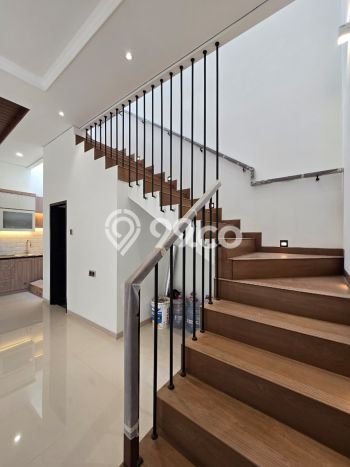 Jual Rumah Luas Megah Dengan View Cantik di Rawamangun, Jakarta Timur Jual Rumah Luas Megah Dengan View Cantik di Rawamangun, Jakarta Timur