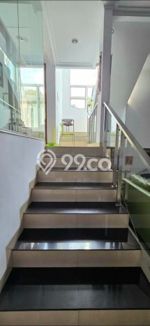 Rumah Mewah LB 350m2 Siap Pakai Desain Elegan di BSD, Tangerang Rumah Mewah LB 350m2 Siap Pakai Desain Elegan di BSD, Tangerang