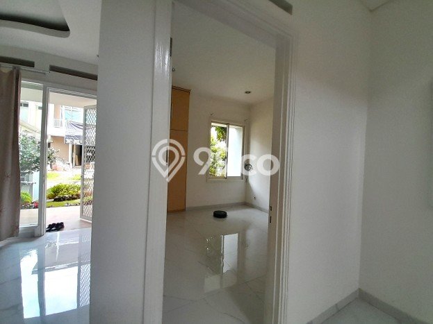 Rumah Mewah LB 250m2 Siap Pakai Desain Elegan di Gading Serpong, Tangerang Rumah Mewah LB 250m2 Siap Pakai Desain Elegan di Gading Serpong, Tangerang