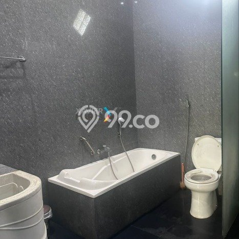 Hunian Elit LB 820m2 Siap Pakai Desain Elegan di Malang Kota, Malang Hunian Elit LB 820m2 Siap Pakai Desain Elegan di Malang Kota, Malang