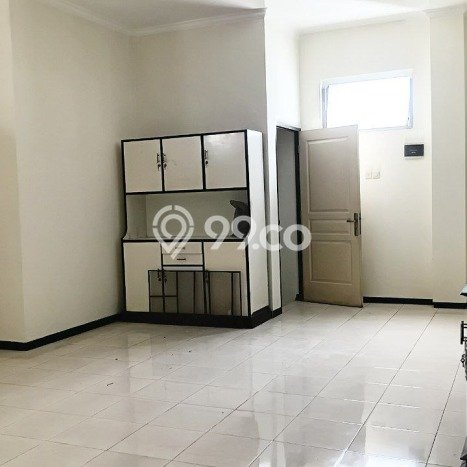 Ruko untuk disewa di Klojen punya LT 273m2 & LB 300m2 harga sewa kompetitif Ruko untuk disewa di Klojen punya LT 273m2 & LB 300m2 harga sewa kompetitif
