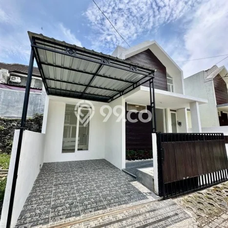 Rumah Modern di Lowokwaru, Malang, Luas 63m2m² Bangunan 40m2m² Rumah Modern di Lowokwaru, Malang, Luas 63m2m² Bangunan 40m2m²