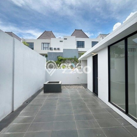 Ruko Dijual di Malang LT 90m2 & LB 199m2 Lokasi Terbaik! Ruko Dijual di Malang LT 90m2 & LB 199m2 Lokasi Terbaik!