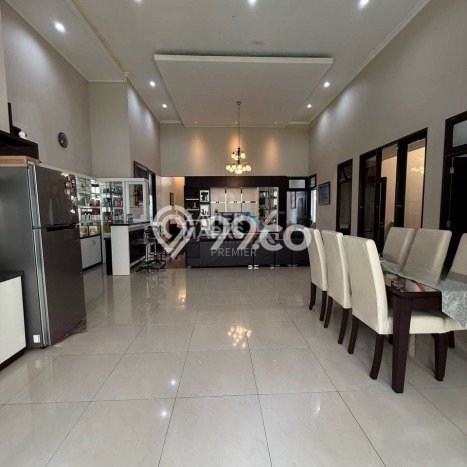 Rumah Elit LB 360m2 Siap Huni Desain Elegan di Villa Puncak Tidar, Malang Rumah Elit LB 360m2 Siap Huni Desain Elegan di Villa Puncak Tidar, Malang
