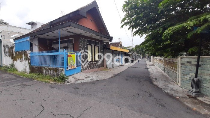Dijual Rumah Strategis Bagus Punya 1 KT di Laweyan Surakarta SHM Dijual Rumah Strategis Bagus Punya 1 KT di Laweyan Surakarta SHM