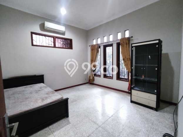 For Sale Rumah 4 Kamar Lokasi Strategis Nyaman dan Strategis di Laweyan For Sale Rumah 4 Kamar Lokasi Strategis Nyaman dan Strategis di Laweyan