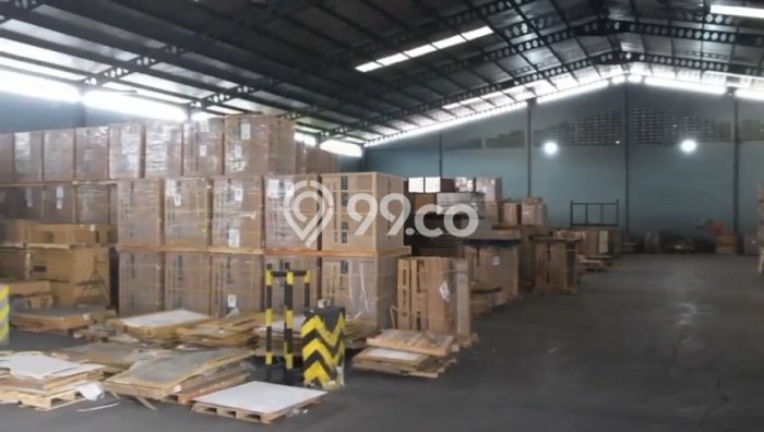 Gudang Disewa di Tangerang dengan LB 8690m2 Area Komersial Ramai Gudang Disewa di Tangerang dengan LB 8690m2 Area Komersial Ramai