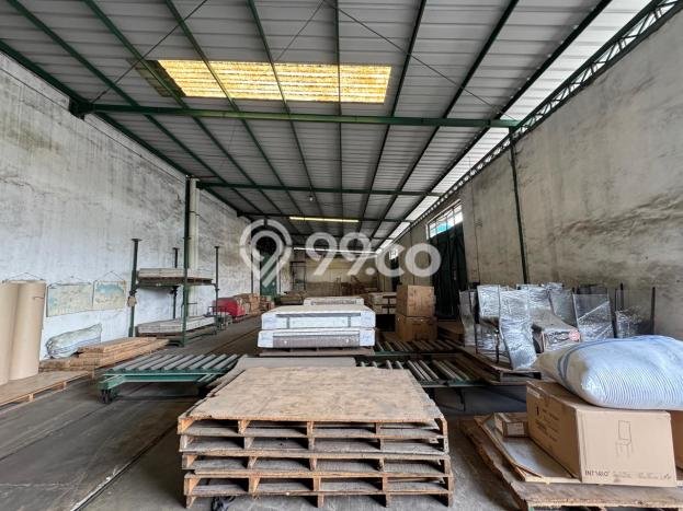 Gudang disewakan di Jati Uwung Tangerang dengan luas bangunan 2m2 Gudang disewakan di Jati Uwung Tangerang dengan luas bangunan 2m2