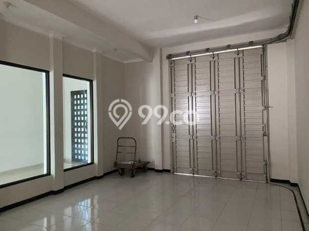 LOKASI STRATEGIS! Rumah kawasan Wiyung, Dekat Tol, 3 KM, Luas 240m2m² Bangunan 280m2m² LOKASI STRATEGIS! Rumah kawasan Wiyung, Dekat Tol, 3 KM, Luas 240m2m² Bangunan 280m2m²