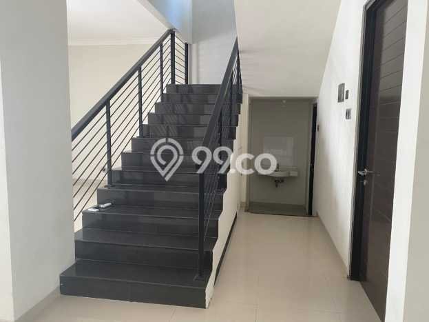 LOKASI STRATEGIS! Rumah kawasan Wiyung, Dekat Tol, 3 KM, Luas 240m2m² Bangunan 280m2m² LOKASI STRATEGIS! Rumah kawasan Wiyung, Dekat Tol, 3 KM, Luas 240m2m² Bangunan 280m2m²