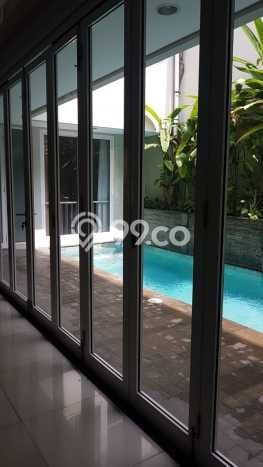 Disewakan Rumah Nyaman LT 260m2 / LB 400m2 di Senopati, Jakarta Selatan Disewakan Rumah Nyaman LT 260m2 / LB 400m2 di Senopati, Jakarta Selatan