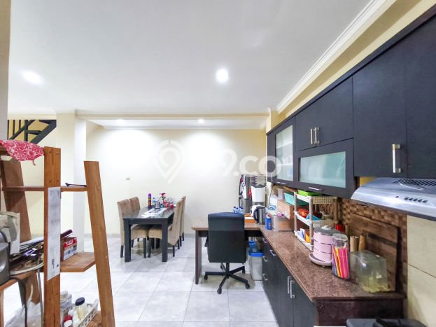 Rumah Strategis Modern Lb 200m2 di Serpong, Tangerang Selatan Rumah Strategis Modern Lb 200m2 di Serpong, Tangerang Selatan