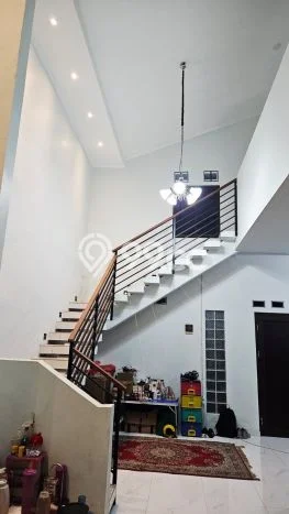 Rumah Strategis Modern Lb 150m2 di Ciputat, Tangerang Selatan Rumah Strategis Modern Lb 150m2 di Ciputat, Tangerang Selatan
