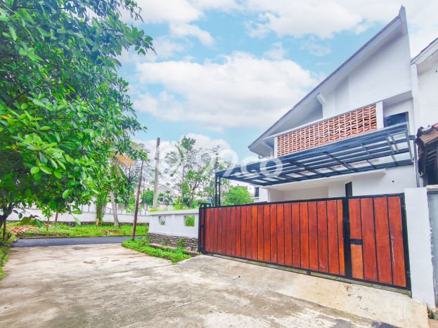 Hunian Cantik Modern Lb 195m2 di Bogor Barat, Bogor Hunian Cantik Modern Lb 195m2 di Bogor Barat, Bogor