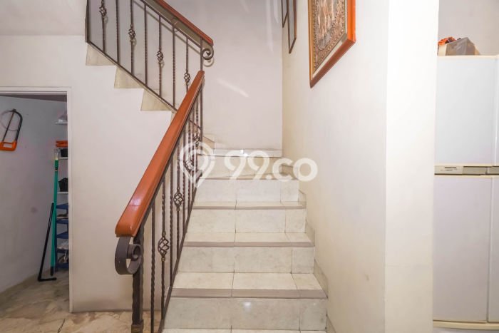Rumah Strategis Modern Lb 242m2 di Cinere, Depok Rumah Strategis Modern Lb 242m2 di Cinere, Depok