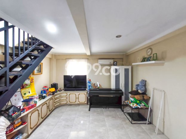 Rumah Strategis Modern Lb 200m2 di Serpong, Tangerang Selatan Rumah Strategis Modern Lb 200m2 di Serpong, Tangerang Selatan