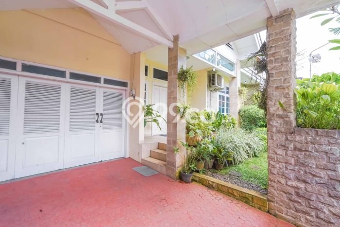 Rumah Strategis Modern Lb 242m2 di Cinere, Depok Rumah Strategis Modern Lb 242m2 di Cinere, Depok