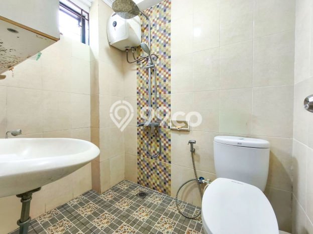 Rumah Strategis Modern Lb 200m2 di Serpong, Tangerang Selatan Rumah Strategis Modern Lb 200m2 di Serpong, Tangerang Selatan