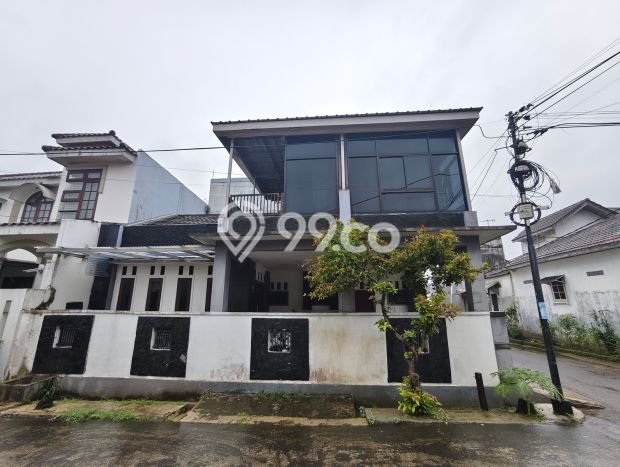 Rumah Modern 6 KT di Cibubur Jakarta Timur Rumah Modern 6 KT di Cibubur Jakarta Timur