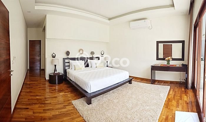 Kesempatan Bisnis! Vila Kawasan , Luas 400m2m², Area Strategis dengan nilai tinggi Kesempatan Bisnis! Vila Kawasan , Luas 400m2m², Area Strategis dengan nilai tinggi