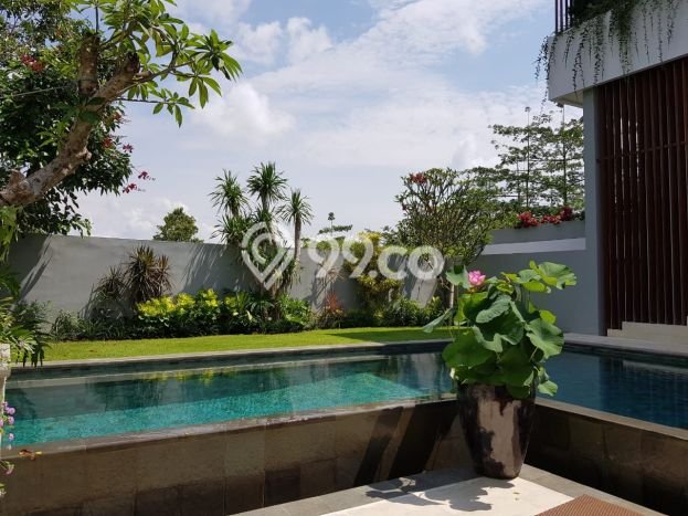 Kesempatan Bisnis! Vila Kawasan , Luas 400m2m², Area Strategis dengan nilai tinggi Kesempatan Bisnis! Vila Kawasan , Luas 400m2m², Area Strategis dengan nilai tinggi