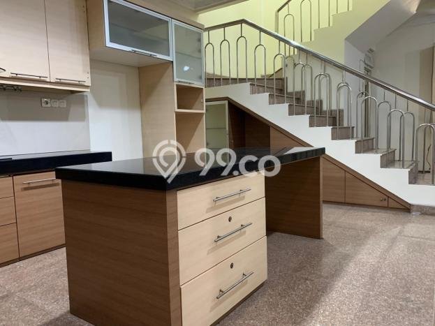 Disewakan! Rumah 5 Kamar Tidur &
4 Kamar Mandi di Semanan, Jakarta Barat Disewakan! Rumah 5 Kamar Tidur &
4 Kamar Mandi di Semanan, Jakarta Barat