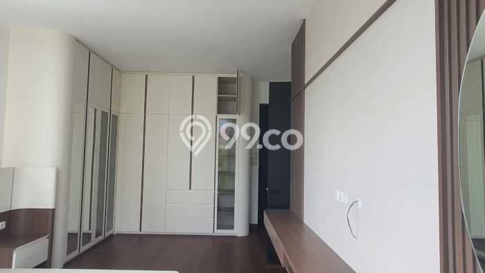 Rumah Elit Modern Tanpa Renovasi di Meruya Jakarta Barat Rumah Elit Modern Tanpa Renovasi di Meruya Jakarta Barat