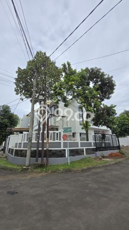 Rumah Elit LB 200m2 Siap Pakai Desain Elegan di BSD Nusaloka, Tangerang Rumah Elit LB 200m2 Siap Pakai Desain Elegan di BSD Nusaloka, Tangerang