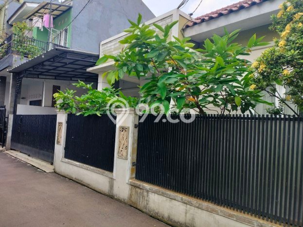 Rumah Strategis Modern Lb 137m2 di Kramat Jati, Jakarta Timur Rumah Strategis Modern Lb 137m2 di Kramat Jati, Jakarta Timur