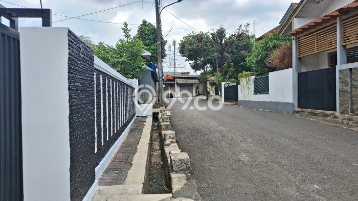 Rumah Elit LB 262m2 Siap Huni Desain Elegan di Pondok Kelapa, Jakarta Timur Rumah Elit LB 262m2 Siap Huni Desain Elegan di Pondok Kelapa, Jakarta Timur